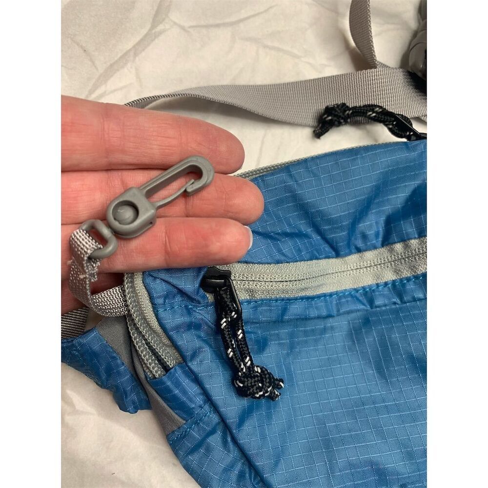 L.L. Bean Unisex Blue Stowaway Waist Pack Everyday Bag - Picture 4 of 6